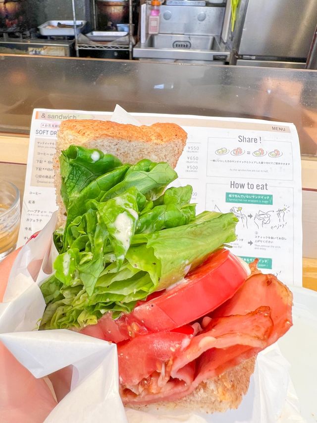도쿄 신주쿠교엔 앞에 위치한 핫플🥪