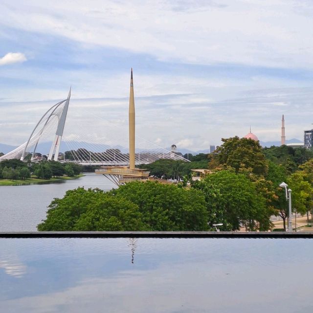 THE BIGGEST MAN MADE LAKE: PUTRAJAYA LAKE