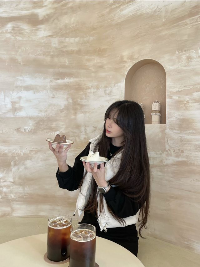 유럽 감성 가득한 카페에서 흔들 묘묘 푸딩 먹기, 무무무