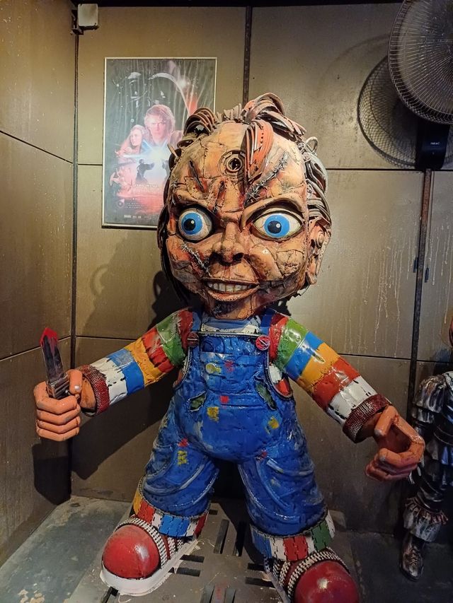Metal art museum made from junk 