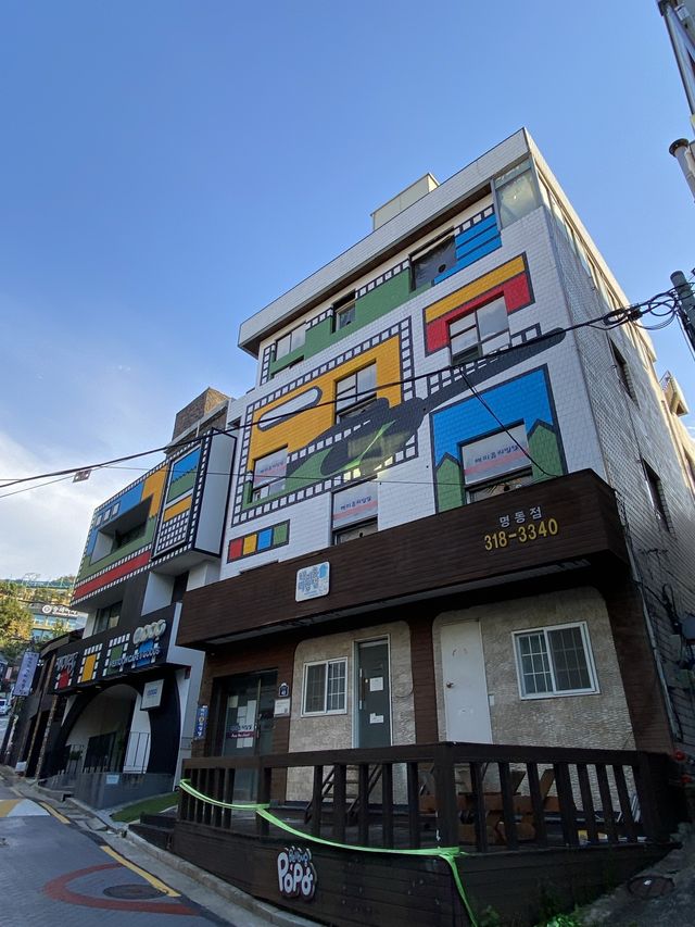 Street art บนถนนเส้นน่ารักทางขึ้น Seoul Tower