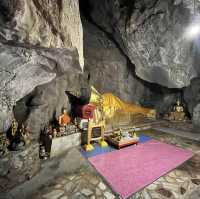 ลอดถ้ำใบโพธิ์ ณ วัดชะอำคีรี