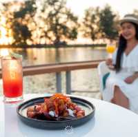 ร้านอาหารลอยน้ำสุดชิคเปิดใหม่กลางทะเลสาบภูเก็ต