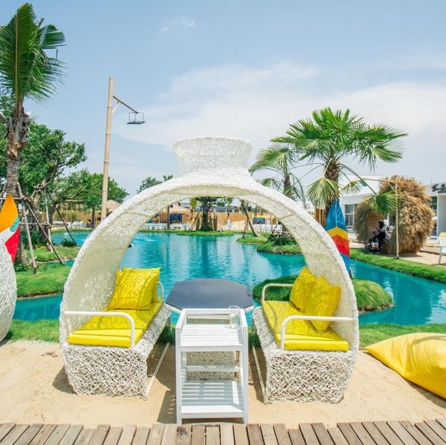 “ The Beach กลางกรุง