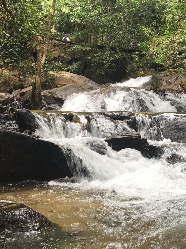 น้ำตกกระทิง ที่อุทยานแห่งชาติเขาคิชฌกูฏ 🏔️🏕️