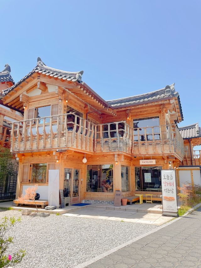 경주 한옥뷰+대릉원뷰를 함깨 볼 수 있는 도넛맛집 빠뜰리에 소개해요!