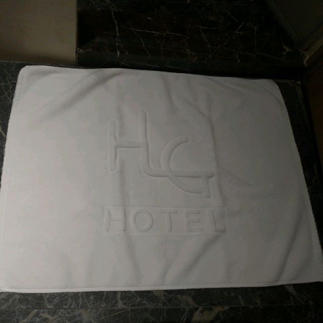 面對港澳碼頭的一梯兩伙懷舊酒店