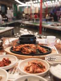 계곡물에 발 담그면서 휴식할수있는곳"주막촌"