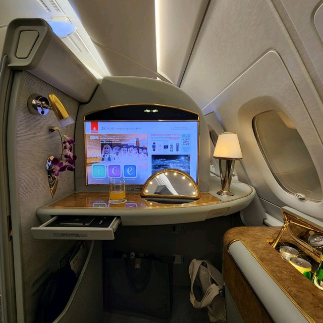 รีวิว First Class สายการบิน Emirates Airlines