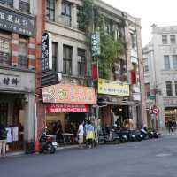 特色台灣舊街道 「迪化街」最靈「城隍廟」