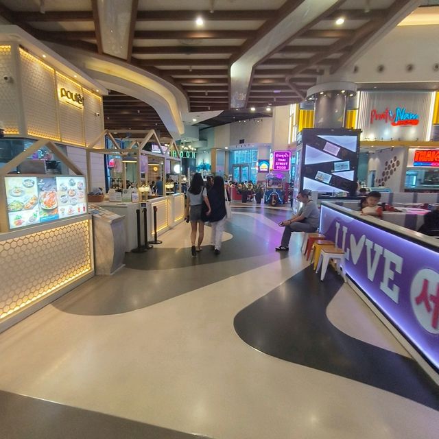 A Mall With Food, Arcades & Fun