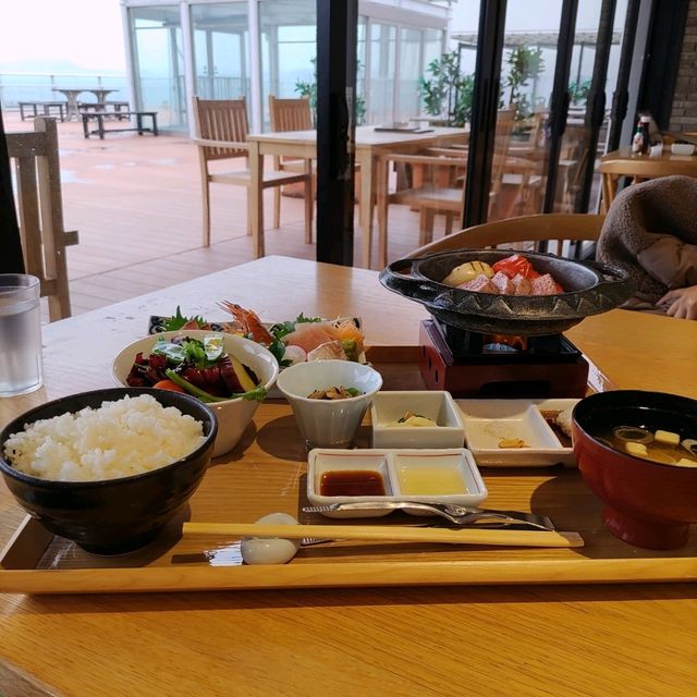 房総半島の“渚の駅”たてやま2階なぎさ食堂