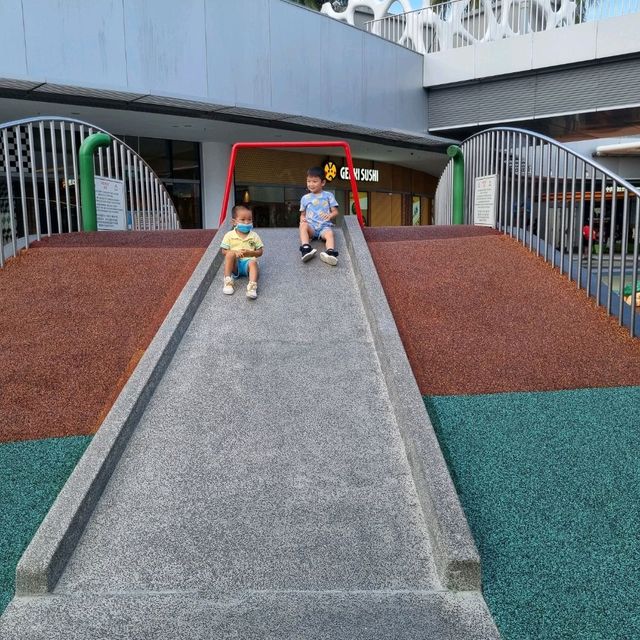 Fun Wet & Dry Play Areas For Kids In Mall
