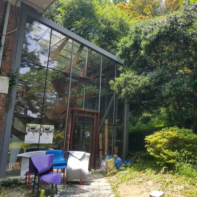광주에서 예술을 즐기며 숙박하기 좋은 감성숙소 호랑가시나무언덕게스트하우스