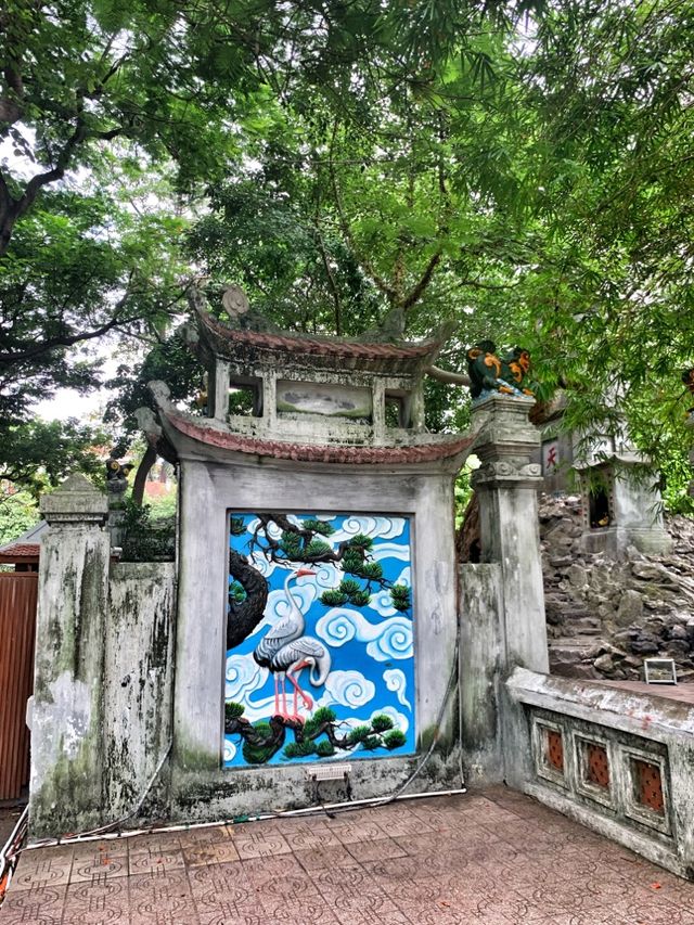 Roaming Hoan Kiem Lake