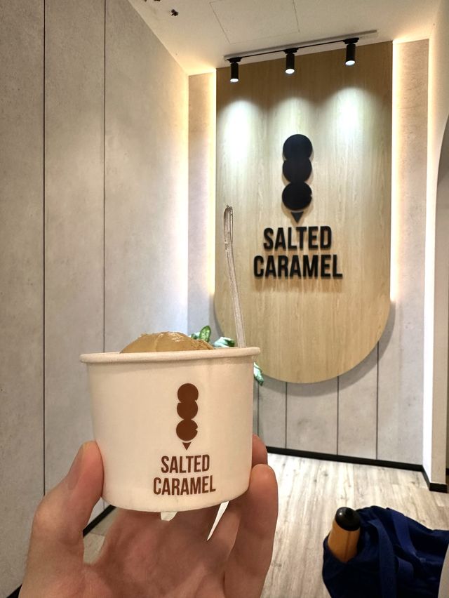 Cool Off With Delicious Ice Cream!!🍦🧇🇸🇬