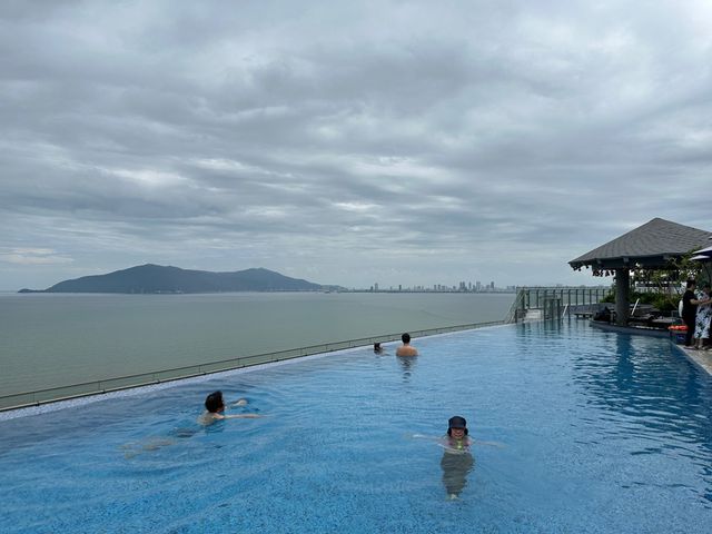 Infinity Pool at Da Nang Mikazuki 