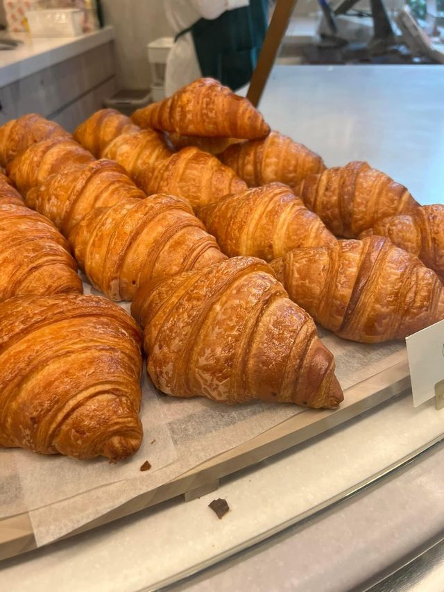 【屯門新麵包店】荳子烘焙：新鮮麵包種類多，快捷服務