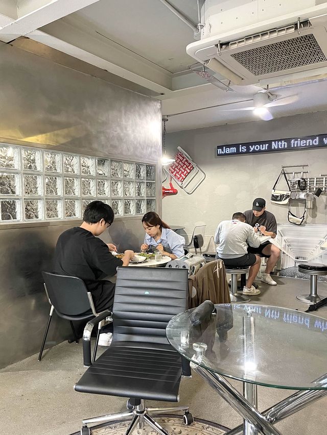 韓國首爾延南洞工業風打卡brunch店-JAMJAM