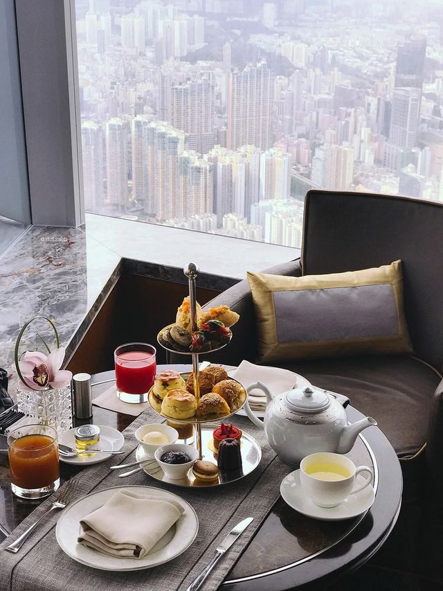 Staying at the highest hotel in the world 🇭🇰