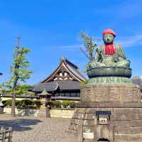 A must-visit temple in Nagano