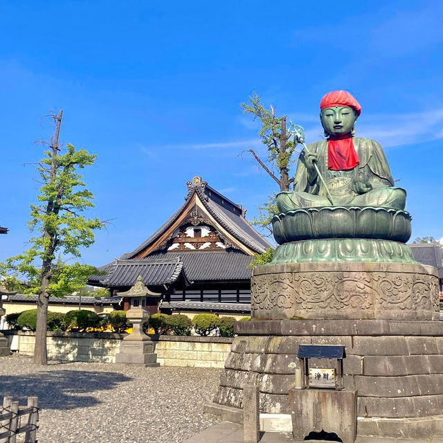 A must-visit temple in Nagano