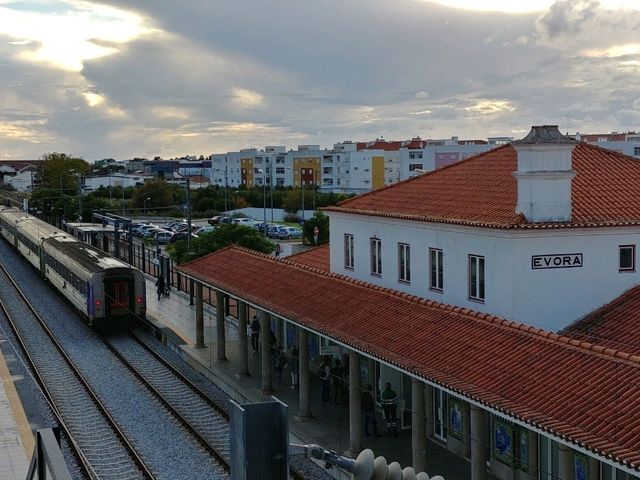 【葡萄牙】埃武拉火車站：瓷磚舊建築，拍攝建築照片好地方