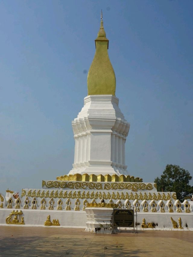 ไหว้พระริมฝั่งโขง