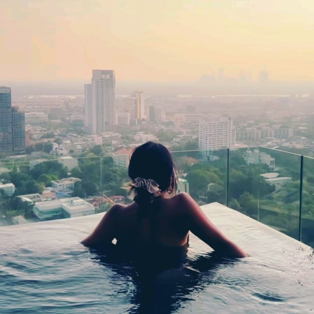 迷幻型格泳池～曼谷洲際素坤逸酒店