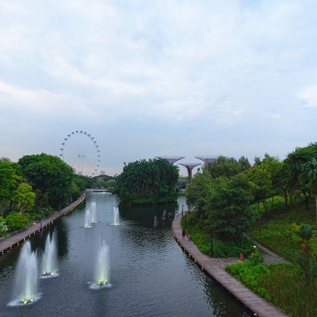 外星人基地： Gardens By the Bay 