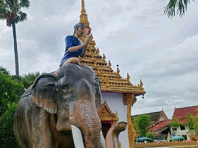 พระมหาธาตุแก่นนคร  ขอนแก่น