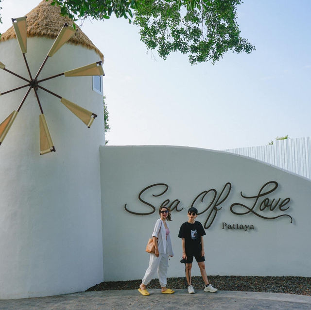 Sea Of Love Pattaya คาเฟ่สไตล์ซานโตรินี 