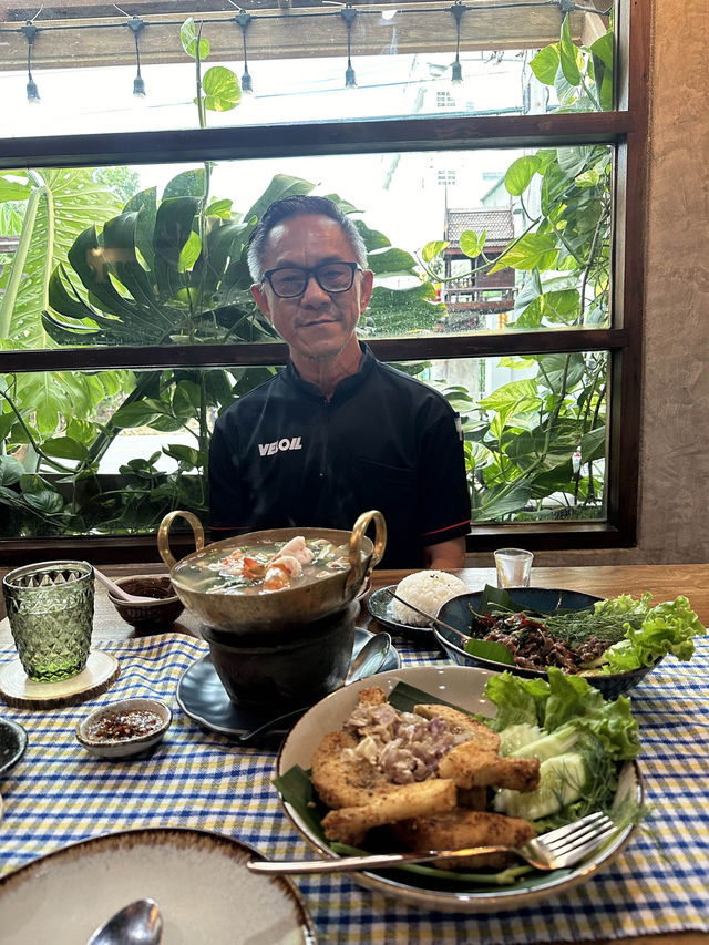 เฮือน๔๘ ร้านอาหารลับนครพนม รับรองแขก