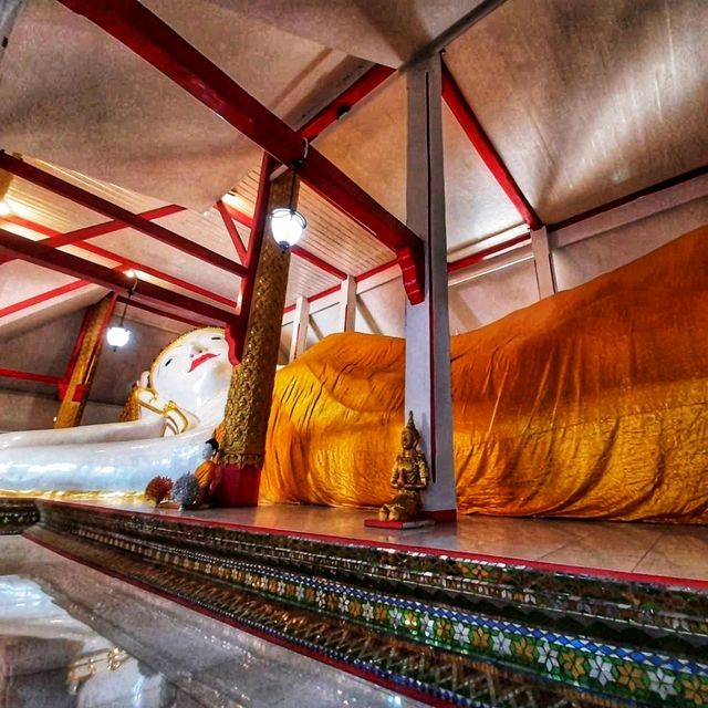 สักการะพระพุทธไสยาสน์ที่วัดเชตวัน(วัดพระนอน) 