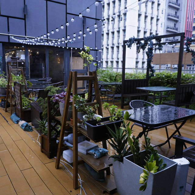 𖤣𖤥旺角Cafe│天台花園的日式料理
