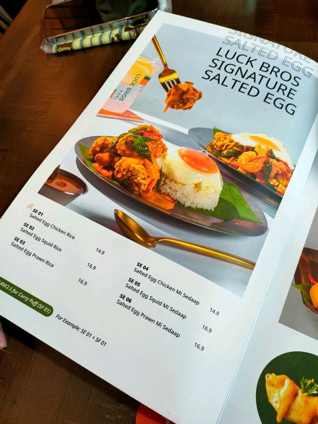 Mini petting zoo cafe - Luckbro Kopi