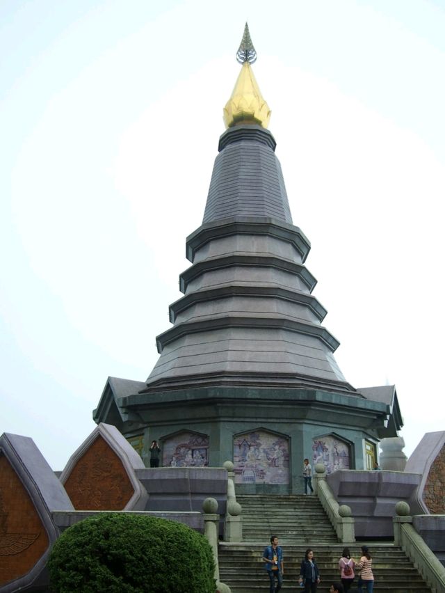 พระมหาธาตุนภเมทนีดล&พระมหาธาตุนภพลภูมิสิริ