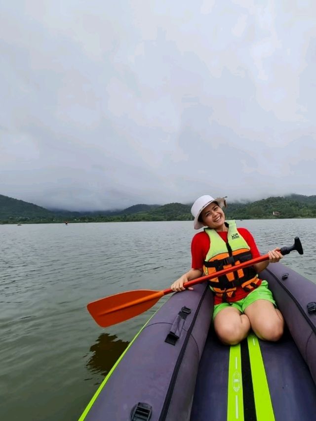 พายเรือ ทะเลสาบแถวราชบุรี