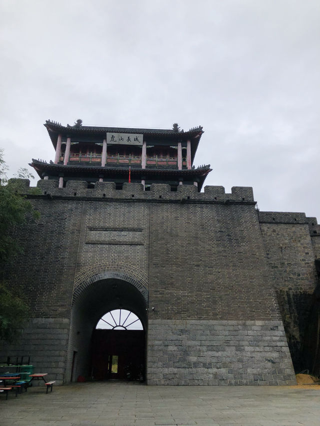 Exploring Hushan Great Wall in Dandong, China 🇨🇳