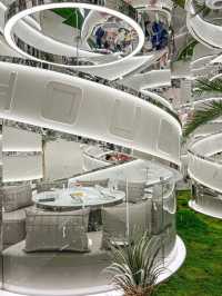 元宇宙科技感創意餐廳，體驗在空間站用餐