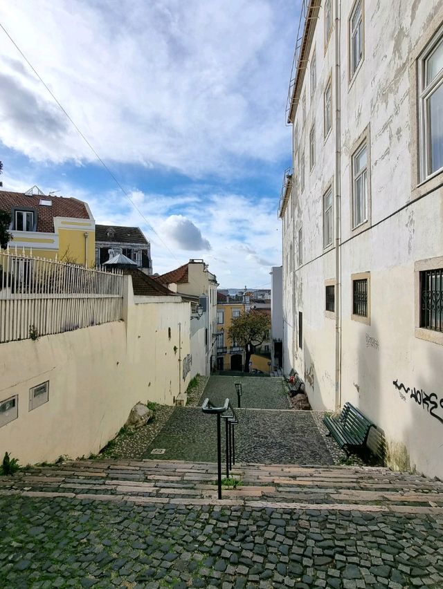  🇵🇹 Explore Charming Alfama in Lisbon