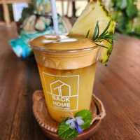 คาเฟ่แบบสโลว์บาร์ Go Back Home