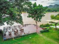 คาเฟ่ริมน้ำมีรถไฟวินเทจ กาญจนบุรี