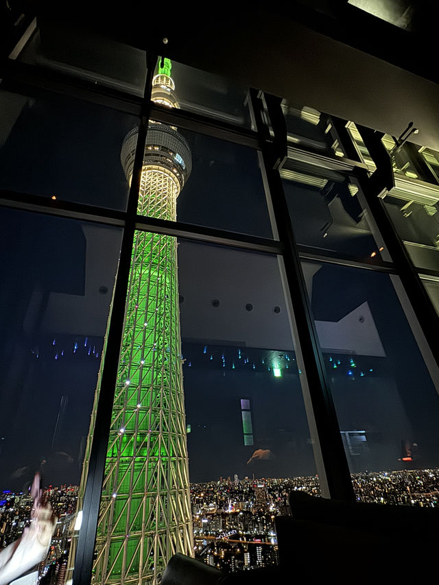 スカイツリーを眺めながら料理が楽しめるレストラン🍽️🌃