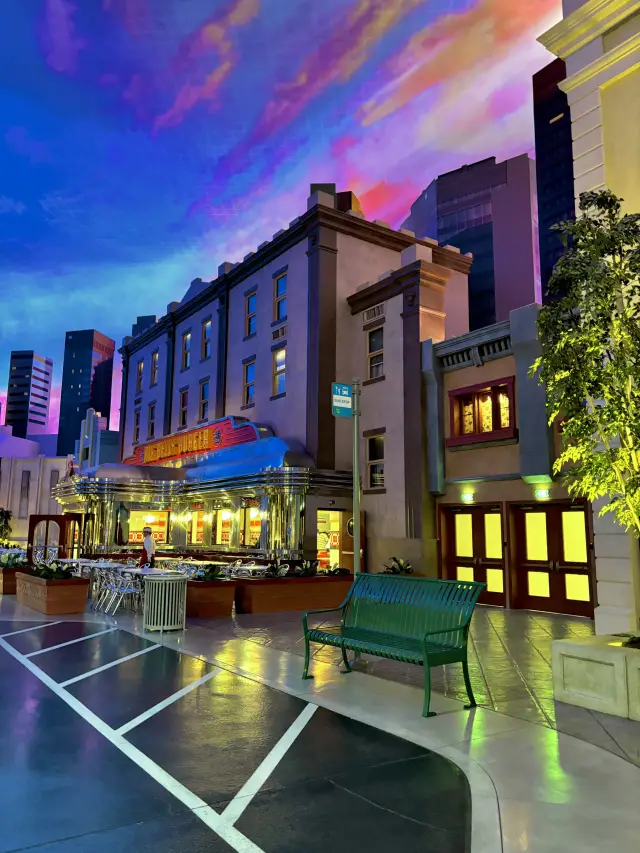 宛如電影片場般雄偉壯觀的阿布達比遊樂園