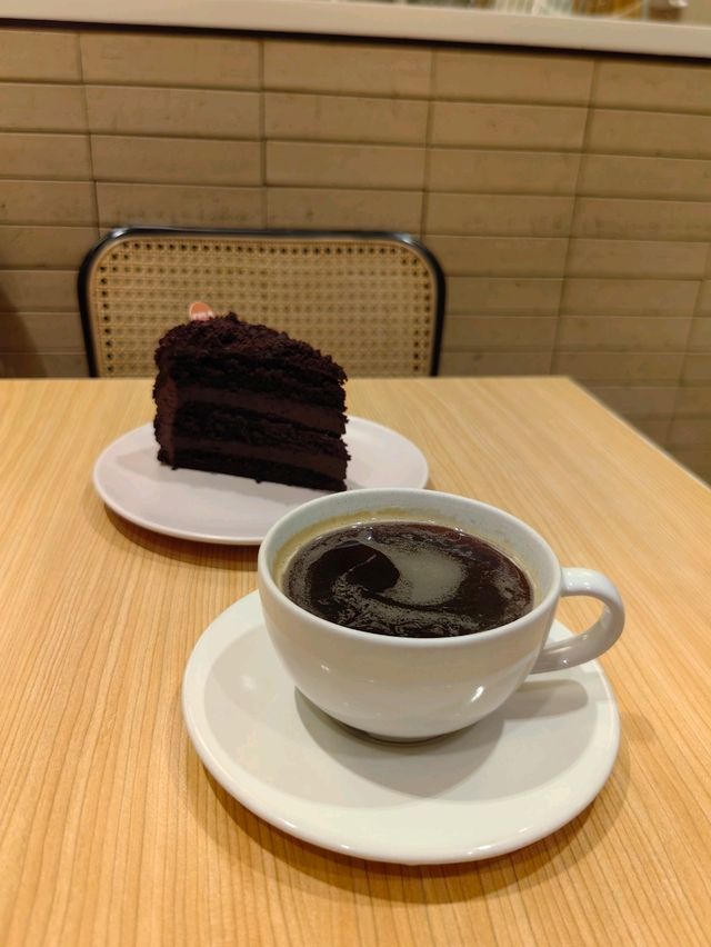 Gula Cakery, Answer to Sweet Tooth with Cakes & Dessert