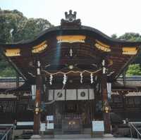 【京都観光】酒造りと縁結びの神様を祀る！「松尾大社」⛩️ 🍶