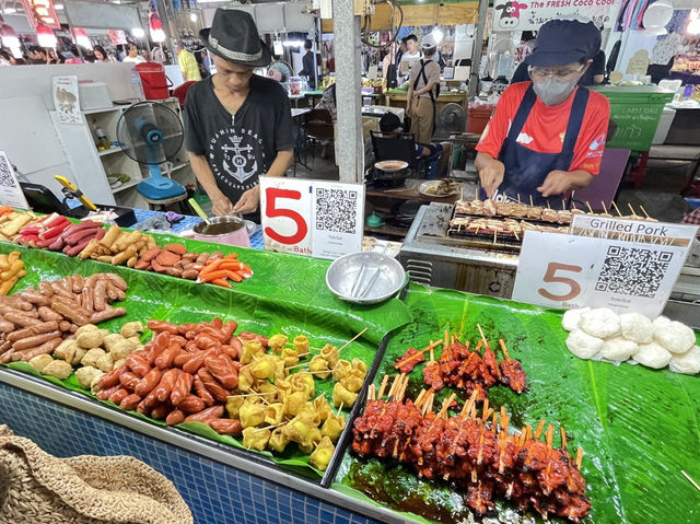 泰國普吉 體驗普吉當地煙火氣 Naka Weekend Market ตลาดท้ายรถนาคา