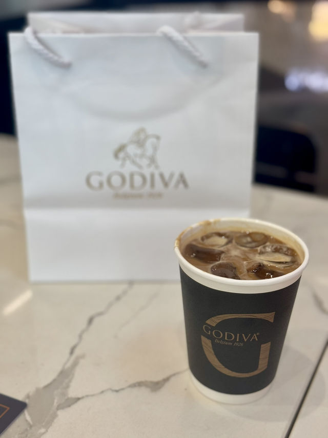 上機前的飲品雪糕Grab & Go @GODIVA CAFE