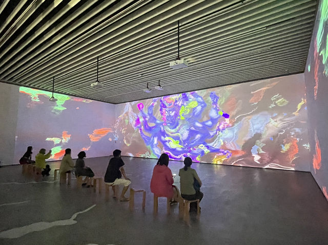 臺南中西區 純白色設計建築就是吸引眼球 臺南市美術館二館